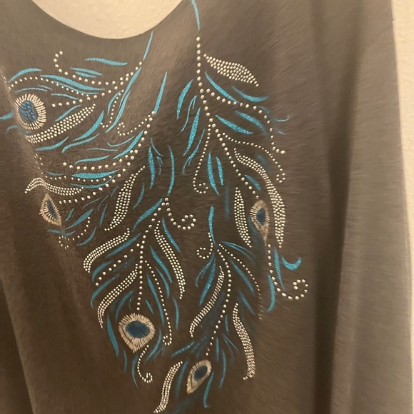 Karen Scott Plus Size 3X Gray Top Peacock Feather Graphic Embellished Bling top - Picture 4 of 15